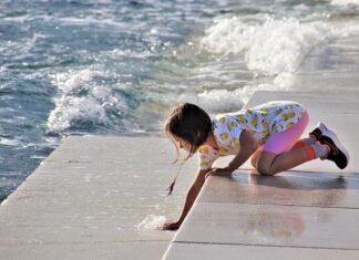 Jak nauczyć dziecko bezpieczeństwa na plaży?