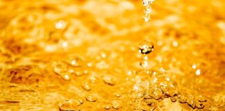 Jak wyczyścić sztuczne paznokcie?