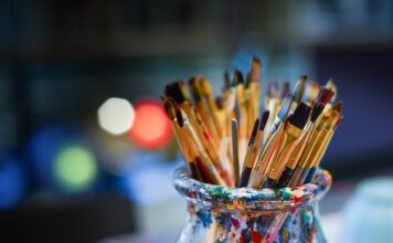 Jaka dobra szczotka do włosów puszących się?