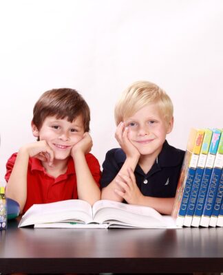 Angielski w stylu Montessori – jak zorganizować kurs językowy zgodnie z filozofią wolności i eksploracji? kurs angielskiego dla dzieci