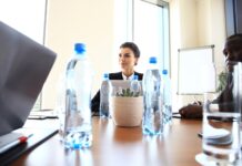 Jak zoptymalizować koszty zakupu wody dla firmy